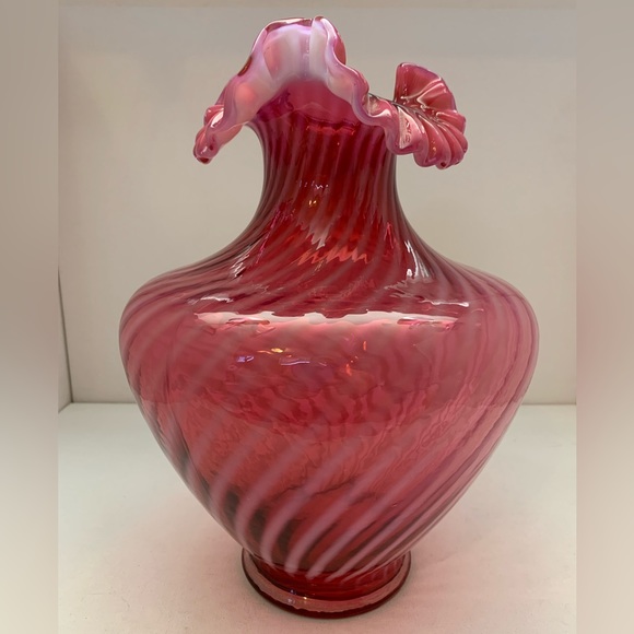 😍 Fenton Cranberry Opalescent Swirl Ruffled Large Round Vase - Picture 6 of 17